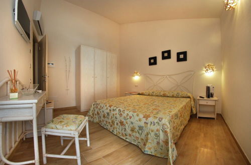 Photo 5 - Smart Suite & Apartments