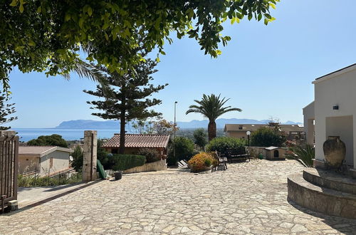 Photo 36 - Spacious Apartment With Communal Pool Near the Sea