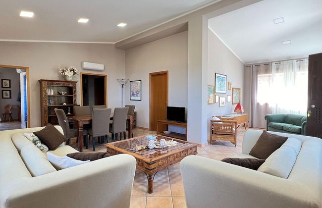 Spacious Apartment With Communal Pool Near the Sea - Foto 9