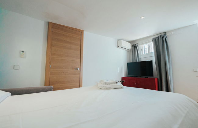 Las Ramblas Pasaje Bacardi Apartments - Photo 60