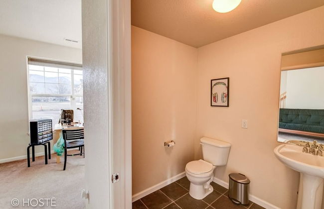 3BR Downtown Townhome /w Stunning Balcony Views! - Foto 23