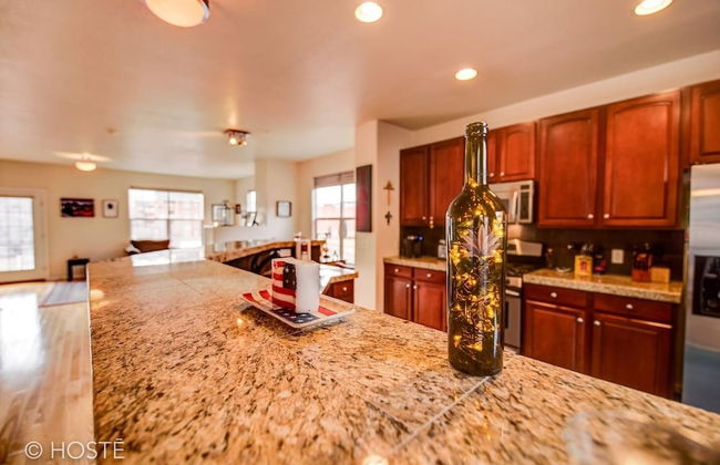 3BR Downtown Townhome /w Stunning Balcony Views! - Foto 4