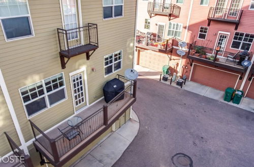 Photo 31 - 3BR Downtown Townhome /w Stunning Balcony Views