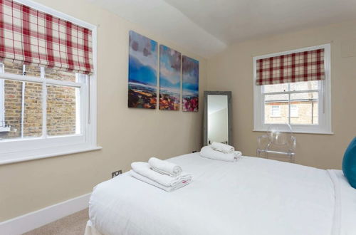 Photo 6 - Quaint 2BD Flat 9 Min Walk To Vauxhall Tube