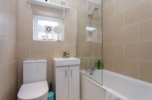 Photo 19 - Quaint 2BD Flat 9 Min Walk To Vauxhall Tube