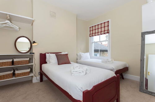 Photo 9 - Quaint 2BD Flat 9 Min Walk To Vauxhall Tube