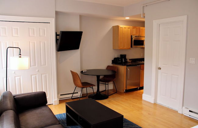 Maverick Suites at 402 Columbus Ave - Foto 24