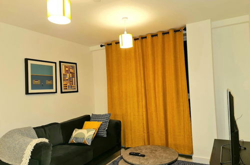 Foto 12 - Exquisite, Cosy 2-bed Apartment in Salford