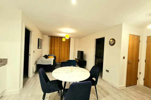 Foto 17 - Exquisite, Cosy 2-bed Apartment in Salford