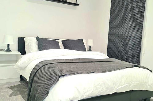 Photo 4 - Remarkable 1-bedroom Apartment in Salford