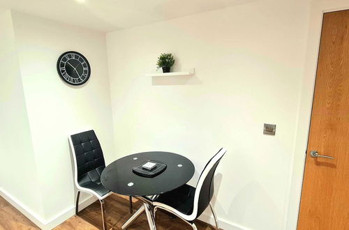 Photo 5 - Remarkable 1-bedroom Apartment in Salford