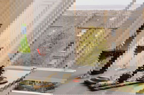 Photo 33 - Sonder by Marriott Bonvoy Royal Garden Apartments New town