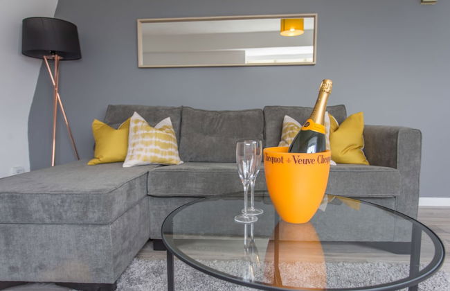The Manor Suite - Photo 18