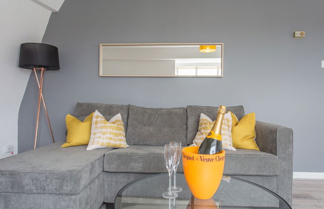 The Manor Suite - Photo 17