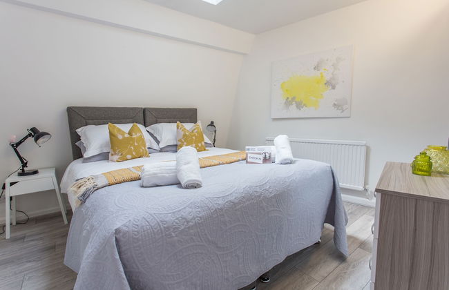 The Manor Suite - Photo 3