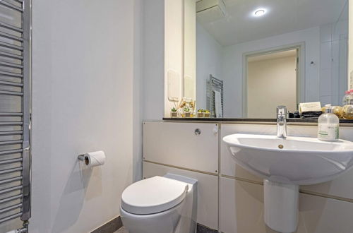 Photo 20 - Bright 1 Bedroom Apartment Near London Bridge With Balcony