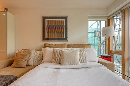 Foto 1 - Bright 1 Bedroom Apartment Near London Bridge With Balcony