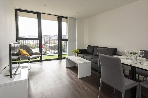 Photo 11 - Cosy 2BR Apt Arndale Northern Qtr