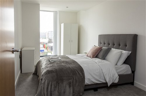 Photo 3 - Cosy 2BR Apt Arndale Northern Qtr
