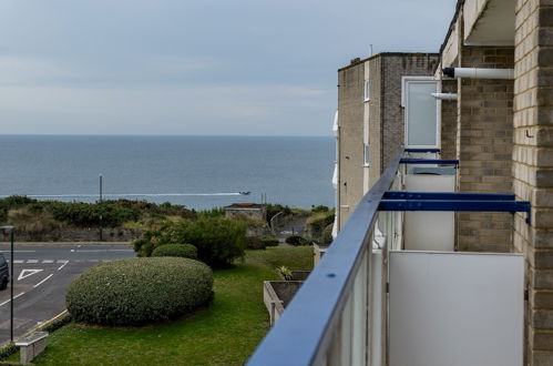 Photo 25 - Stunning 2 bed Seaside Apartment With Sea Views