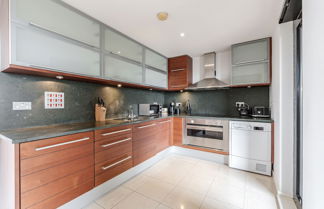 Photo 2 - Stunning 2 bed Penthouse apartment