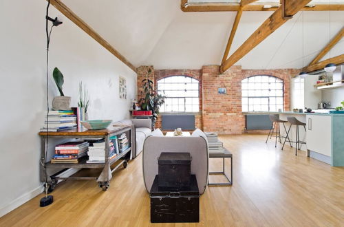 Photo 3 - Unique & Vibrant 1-bed Loft With Roof Garden