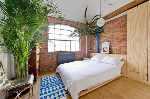 Photo 2 - Unique & Vibrant 1-bed Loft With Roof Garden