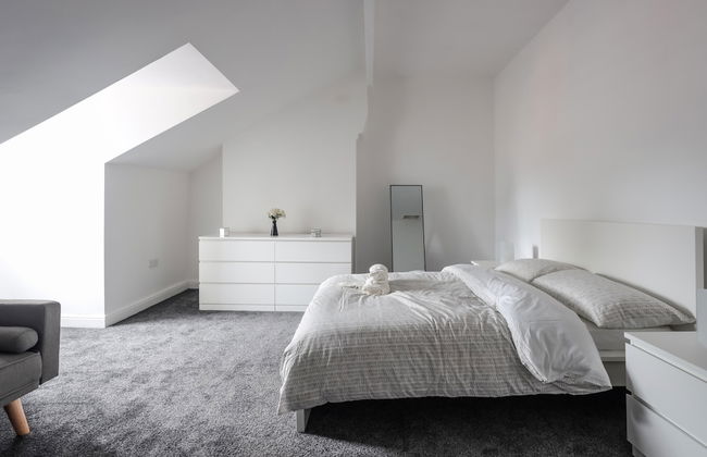 Spacious 4 Bed House in Birmingham, Suitable for Contractors - Foto 2