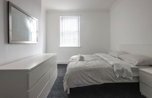 Spacious 4 Bed House in Birmingham, Suitable for Contractors - Foto 12