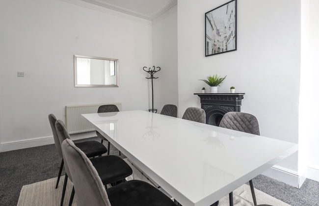 Spacious 4 Bed House in Birmingham, Suitable for Contractors - Foto 20