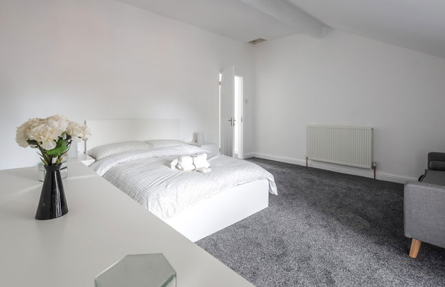 Spacious 4 Bed House in Birmingham, Suitable for Contractors - Foto 3