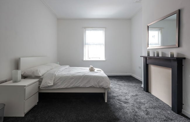 Spacious 4 Bed House in Birmingham, Suitable for Contractors - Foto 9