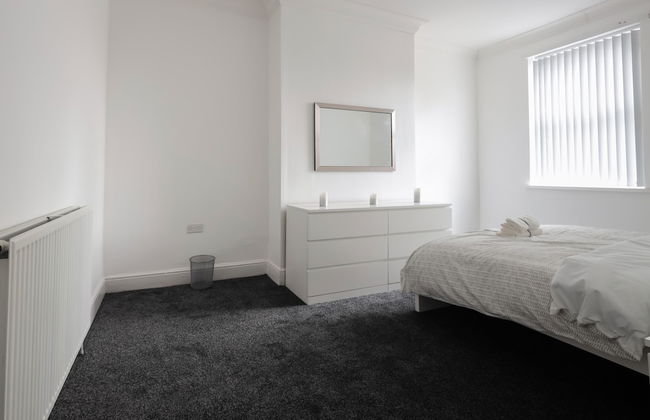 Spacious 4 Bed House in Birmingham, Suitable for Contractors - Foto 13