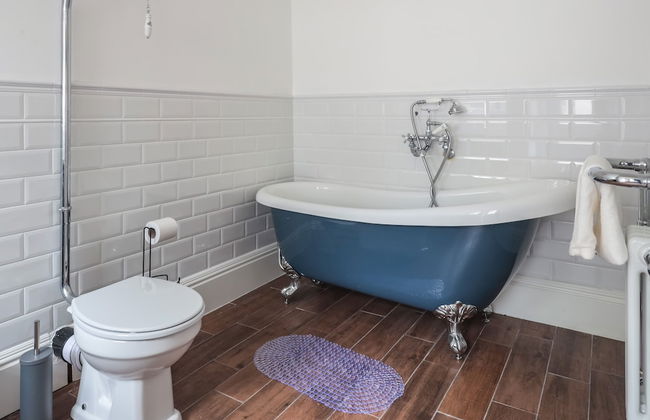 Spacious 4 Bed House in Birmingham, Suitable for Contractors - Foto 16