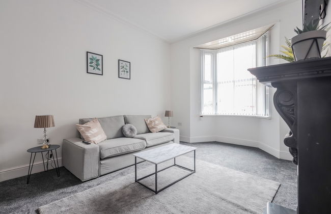 Spacious 4 Bed House in Birmingham, Suitable for Contractors - Foto 26