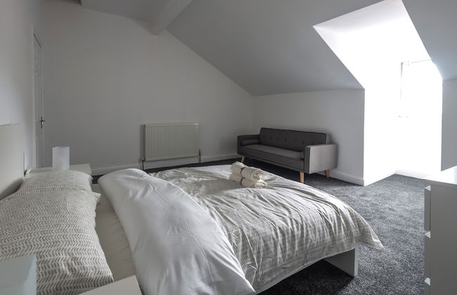 Spacious 4 Bed House in Birmingham, Suitable for Contractors - Foto 4