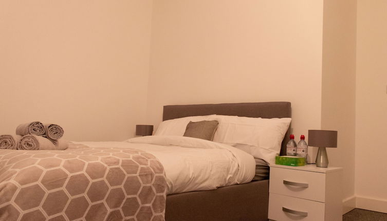 Photo 1 - Livestay-1bed Apt With Private Balcony Heathrow