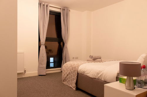 Photo 2 - Livestay-1bed Apt With Private Balcony Heathrow