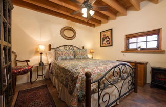 Photo 3 - Desert Breeze - Delightful Railyard Adobe, Walk to The Plaza