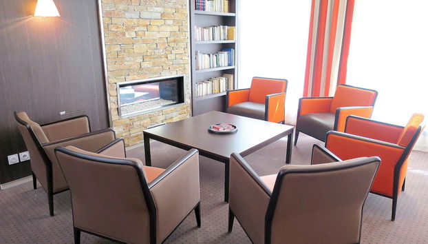 Lobby lounge