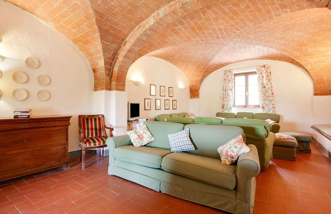 Belvilla by OYO Lavish Farmhouse With Fireplace - Photo 11