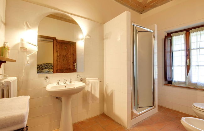 Belvilla by OYO Lavish Farmhouse With Fireplace - Photo 16