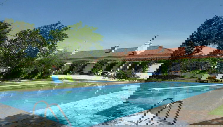Foto 1 - Farmhouse in Montemor-o-novo With Swimming Pool