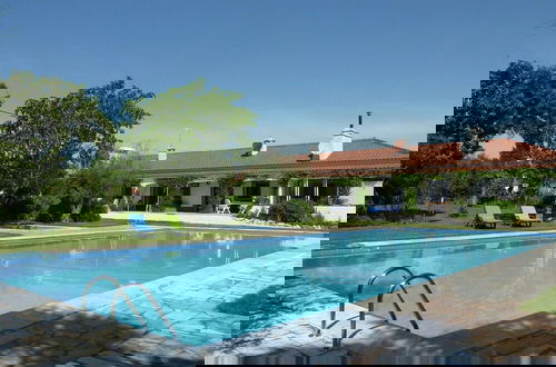 Foto 1 - Farmhouse in Montemor-o-novo With Swimming Pool
