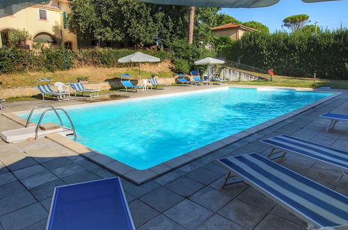 Foto 15 - Stunning Farmhouse with Swimming Pool & Hot Tub in Umbria