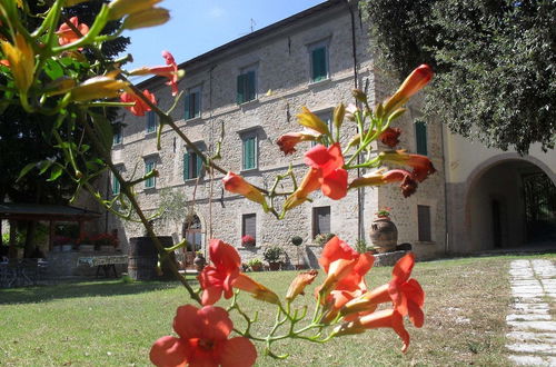 Foto 27 - Splendid Farmhouse in Gualdo Cattaneo with Hot Tub