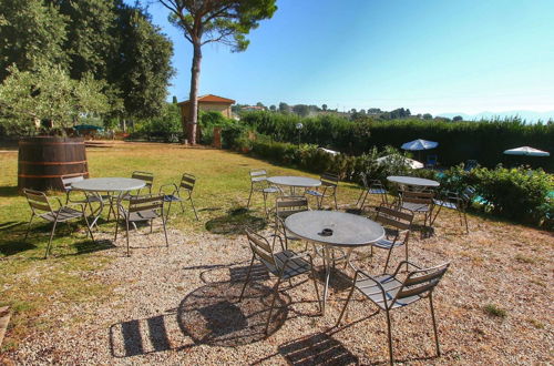 Foto 11 - Beautiful Farmhouse with Hot Tub in Umbria