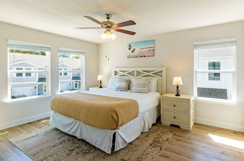 Photo 10 - Santa Rosa Hideaway by Avantstay Pet Friendly 6 Mins to Beach