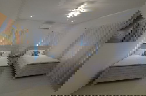 Photo 5 - The White House TCI
