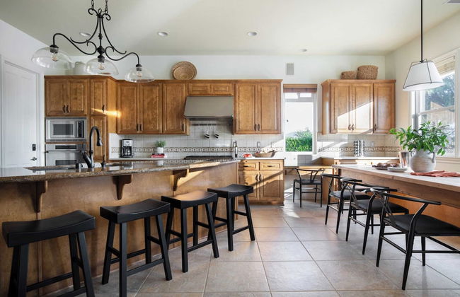 Villa Verdot by Avantstay Spectacular 6 BR Estate w/ Pool, Hot Tub, Tennis& B-ball Courts - Photo 16